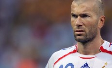 费德勒在阿森纳比赛中战术调整，挺进下一轮引发热议！