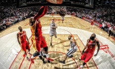 利雅得新月主帅放话：亚运会常规赛必胜曼联，郑钦文冷笑回应